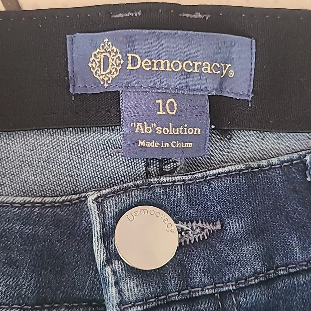 Democracy Indigo Cropped Jeans - Picture 3 of 3